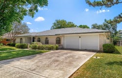 6018 Woodwick Dr, Windcrest, TX 78239