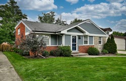482 E PARK Avenue, Elmhurst, IL 60126