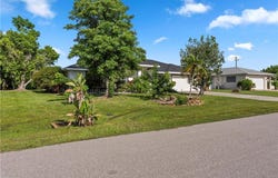3137 SE 8th Pl, CAPE CORAL, FL 33904
