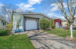 191 Village Circle W, Manorville, NY 11949