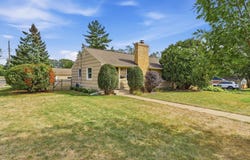 601 6th Avenue S, Hopkins, MN 55343