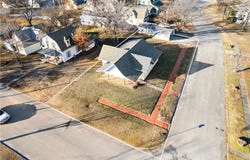 611 E 5th Avenue, Caney, KS 67333