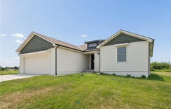 701 SE 21st Street, Oak Grove, MO 64075
