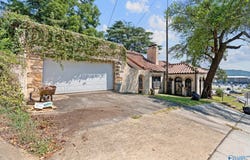 280 Gunter Avenue, Guntersville, AL 35976