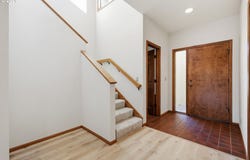 587 WIMBLEDON Ct, Eugene, OR 97401
