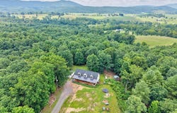 208 Bearclaw Ln, Max Meadows, VA 24360