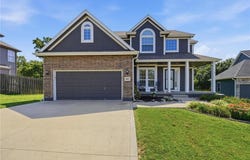 805 Cherry Lane, Smithville, MO 64089