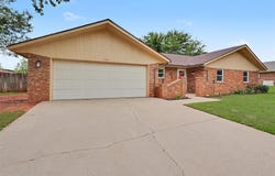 308 Elkview Drive, Elk City, OK 73644