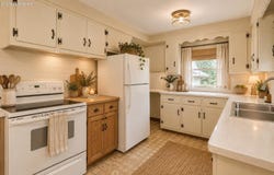 N68W29376 Hartling Rd, Hartland, WI 53029