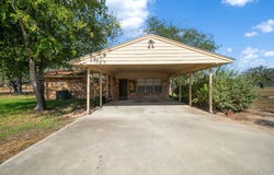 82 PULLIAM DR, Pleasanton, TX 78064