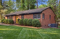 27 S Circle Drive, Chapel Hill, NC 27516