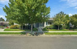 988 HAMILTON St, Springfield, OR 97477