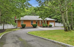 16 Georgann Road, Manorville, NY 11949