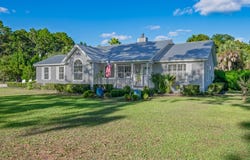 155 Putnal St, Carrabelle, FL 32322