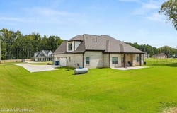 230 Centerline Roper Loop, Byhalia, MS 38611