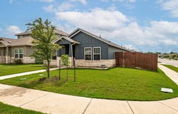 900 Main St, Hutto, TX 78634
