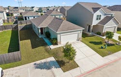 124 NE Peony Lane, Jarrell, TX 76537