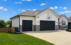 22905 S Creekview Drive, Peculiar, MO 64078