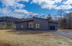 72 Mountain View Villas Rd, Franklin, NC 28734