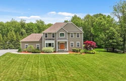5 Clinton Dr, Rehoboth, MA 02769