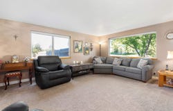 8920 Maple Dr, Pasco, WA 99301