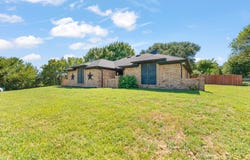 7500 Parker Drive E, Burleson, TX 76028