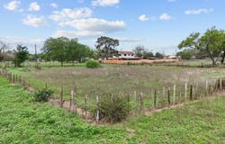 N Windy Knoll, Devine, TX 78016