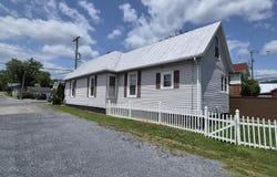 416 Commercial Ave, Clifton Forge, VA 24422