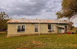1115 County Road 669, Devine, TX 78016