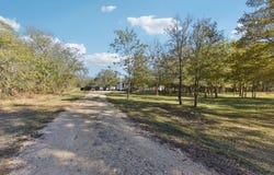 1777 Fox Ln, Lockhart, TX 78644