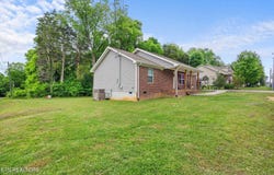320 W Walnut St, Madisonville, TN 37354