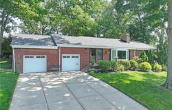 4636 Meadowgreen Dr, Whitehall, PA 15236