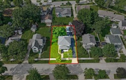 33 Center Street, Algonquin, IL 60102