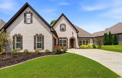 218 KENNISTON DALE, PELHAM, AL 35124