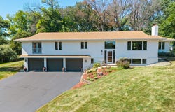 20 Willow Wood Drive, Excelsior, MN 55331