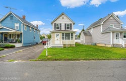 44 John Street, Helmetta, NJ 08828