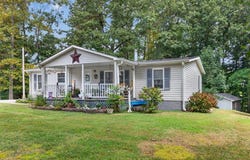1100 Reeder St, Byrdstown, TN 38549