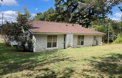 255 Byrd Ave, Philadelphia, MS 39350