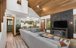 65582 E TIMBERLINE Dr, Rhododendron, OR 97049