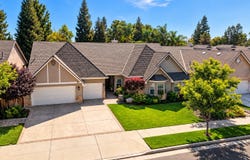 284 W Lester Avenue, Clovis, CA 93619
