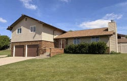 601 13th Ave NE, Minot, ND 58703