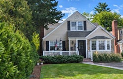 2 Windsor Place, Lynbrook, NY 11563