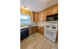 2 Camelot Drive, Bloomfield, CT 06002
