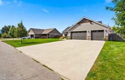 40 Osprey Ln, Sandpoint, ID 83864