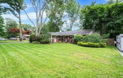 44 Winslow Lane, Smithtown, NY 11787