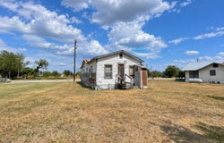 3030 Commerce, Campbellton, TX 78064
