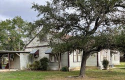 1000 E 2nd, Nixon, TX 78140