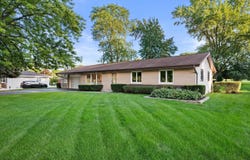 1501 E Fitzsimmons Rd, Oak Creek, WI 53154