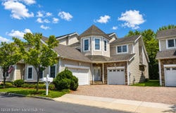 41 Topside Lane, Staten Island, NY 10309