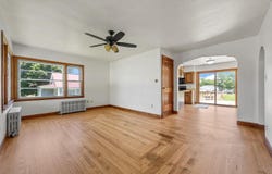 305 7th Ave, Clarence, IA 52216